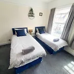 Springfield Place - 3 Bed Cent Reading - Long Term Savings - Free Parking
