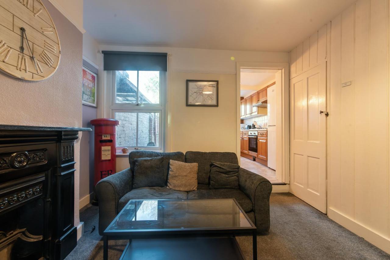 Holiday home Springfield Place - 3 Bed Cent - Long Term Savings - Free Parking Reading