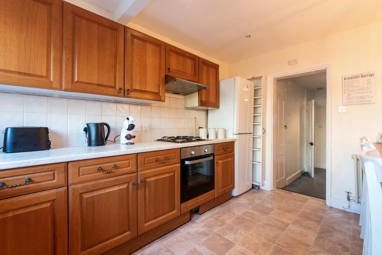 Springfield Place - 3 Bed Cent - Long Term Savings - Free Parking *