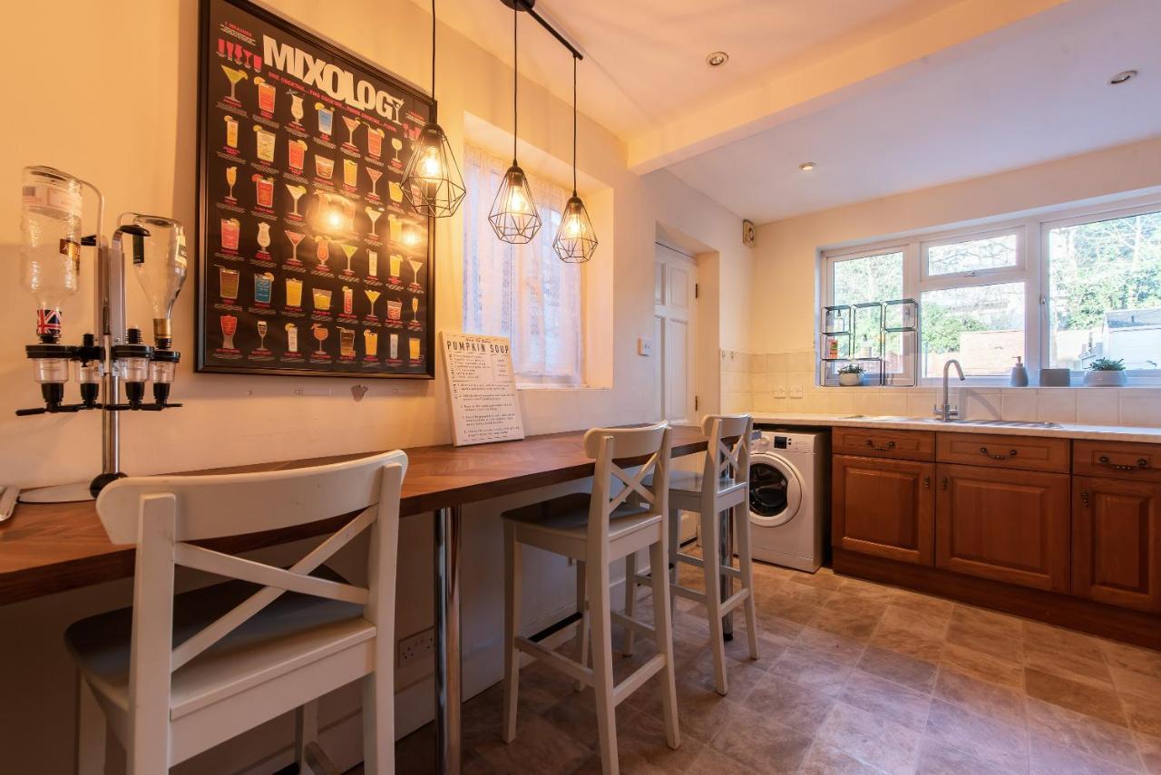 Holiday home Springfield Place - 3 Bed Cent - Long Term Savings - Free Parking Reading