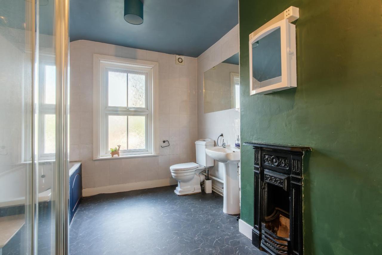 Springfield Place - 3 Bed Cent - Long Term Savings - Free Parking *