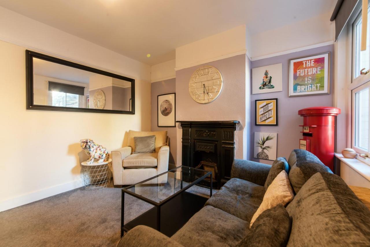 Springfield Place - 3 Bed Cent - Long Term Savings - Free Parking Holiday home