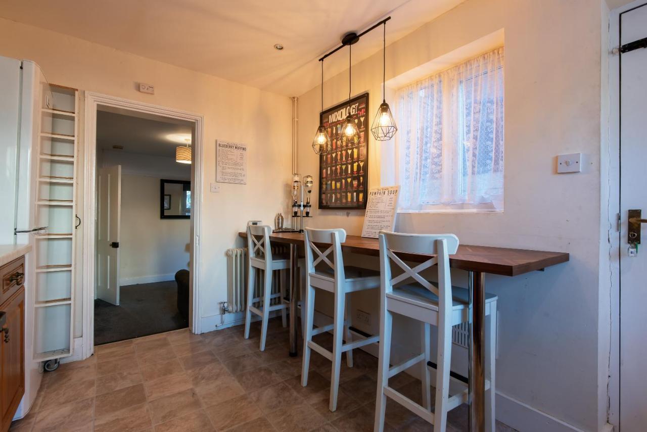 Springfield Place - 3 Bed Cent - Long Term Savings - Free Parking Holiday home Reading