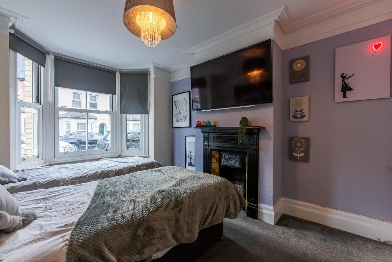 Springfield Place - 3 Bed Cent - Long Term Savings - Free Parking