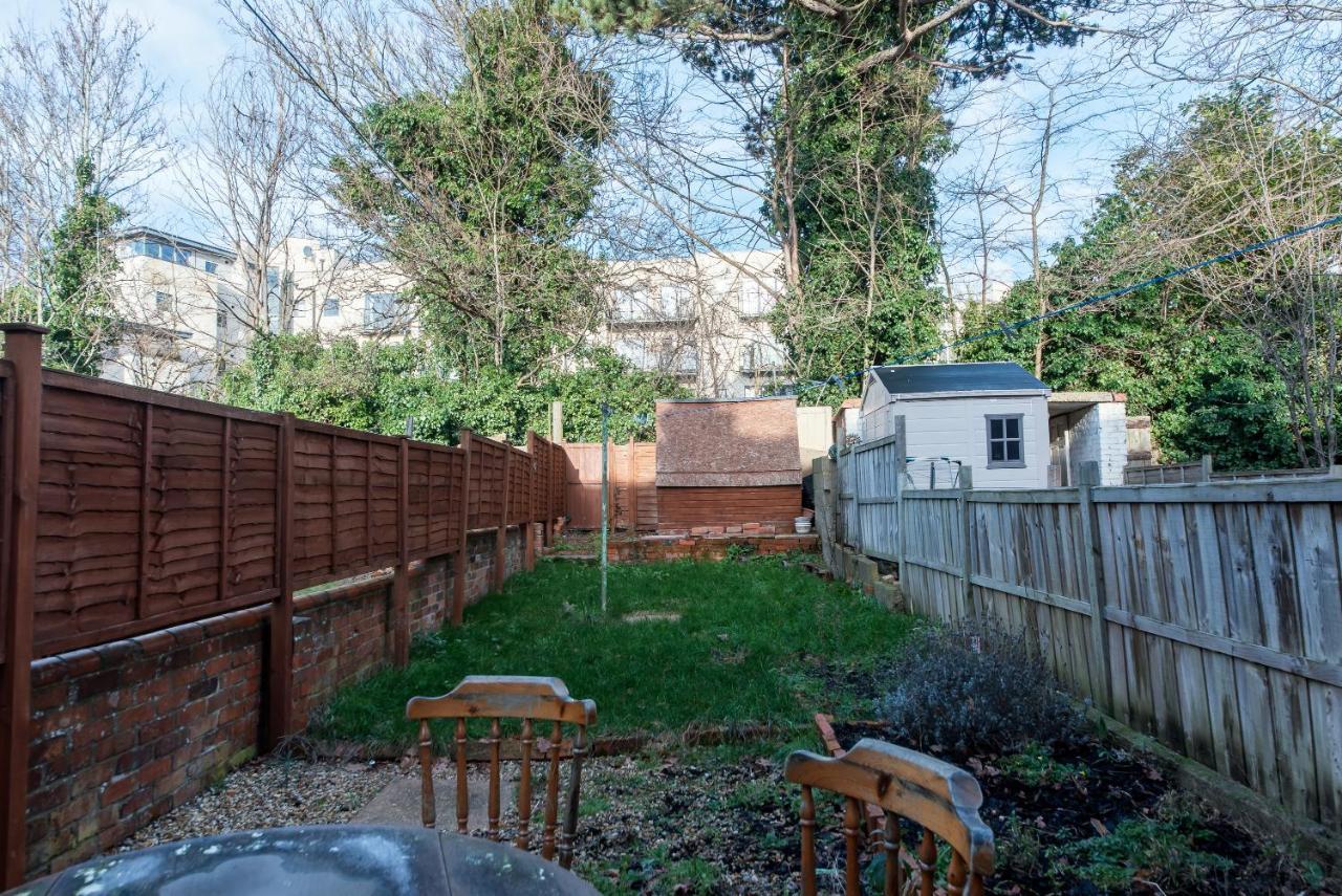 Springfield Place - 3 Bed Cent - Long Term Savings - Free Parking Holiday home Reading